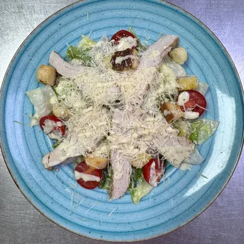 Salată Caesar cu pui 