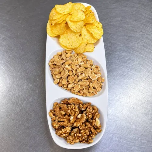 Mix de alune,nuci si chips