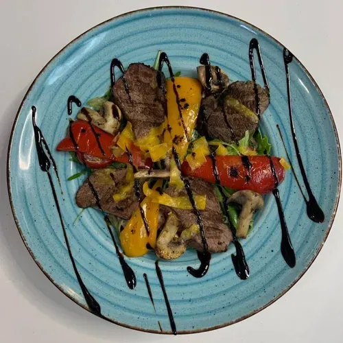Salată grill cu vițel 